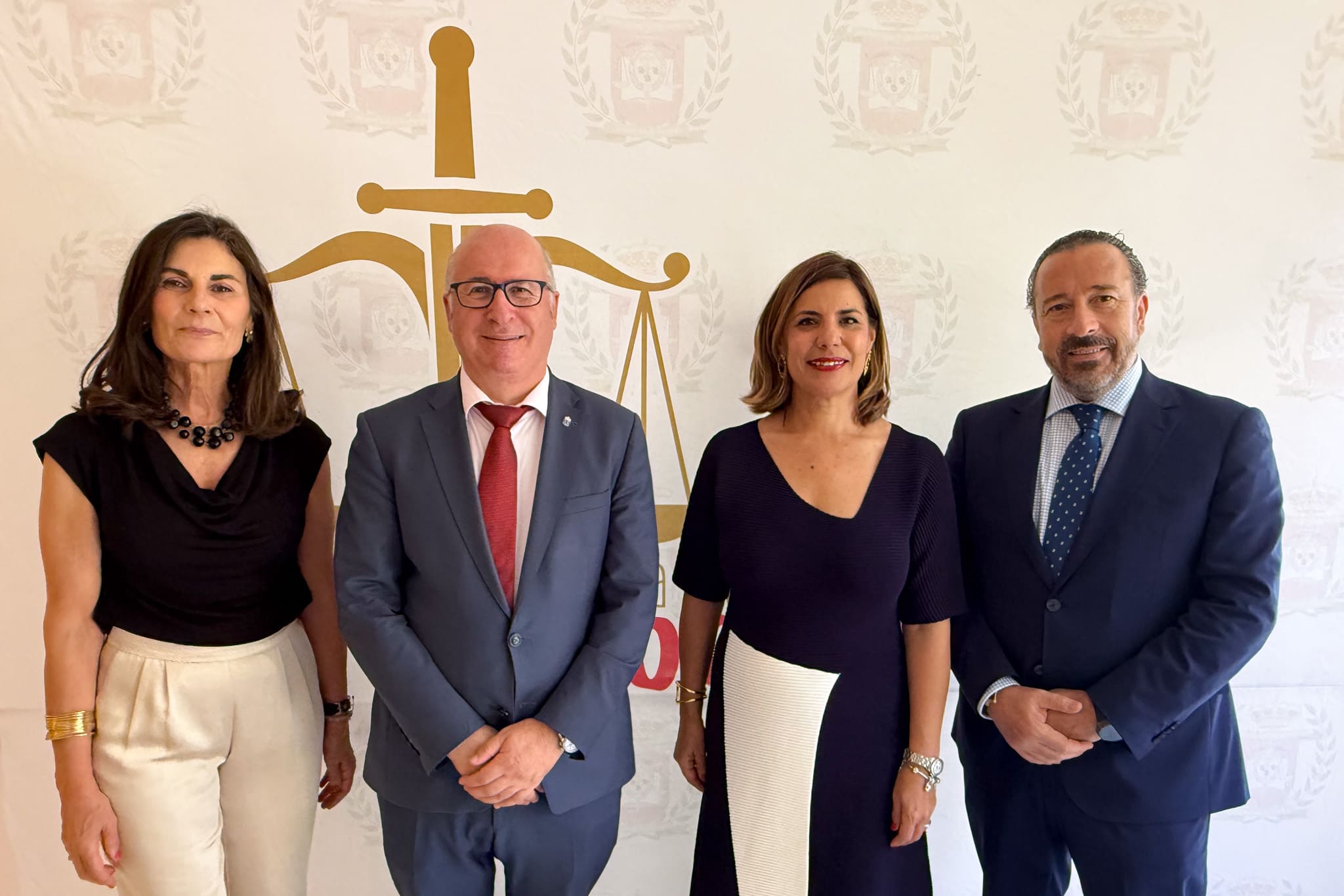 Portada de Reconocemos a compañeras y compañeros que cumplen 25, 40 y 50 años en el ejercicio profesional