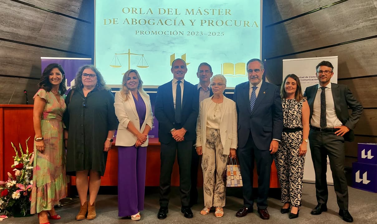 Portada de Nuestra Vicedecana, Patricia Carracedo, asiste al Acto de Orla del Máster de Abogacía y Procura 2023-2025 de la Universidad de La Laguna